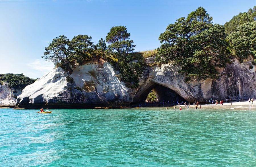 Clear turquoise water at Cathedral Cove
